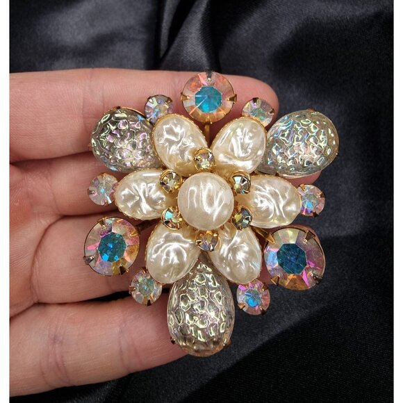 Vintage Gold-Tone Brooch With Faux Pearls & Iridescent Rhinestones Floral Design - Picture 3 of 5